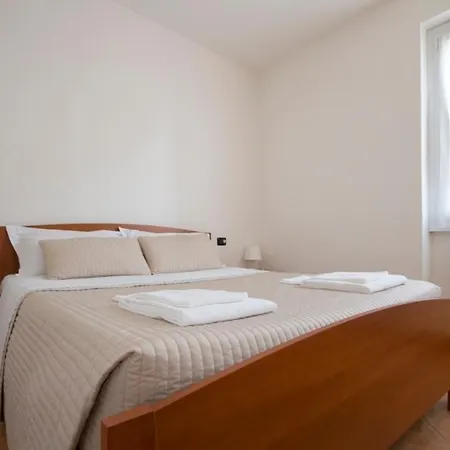 Ferienwohnung Mit Pool Am Comer See Appartamento *